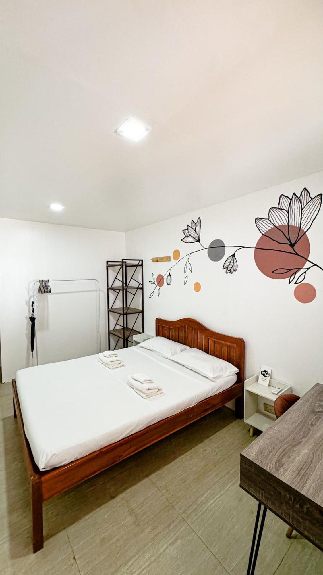 Kasamigos Guesthouse With Fast Internet Puerto Princesa Екстер'єр фото